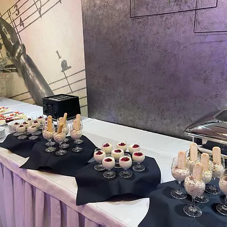 Hotel Business & Budget - Business Z Sala Konferencyjna 2*